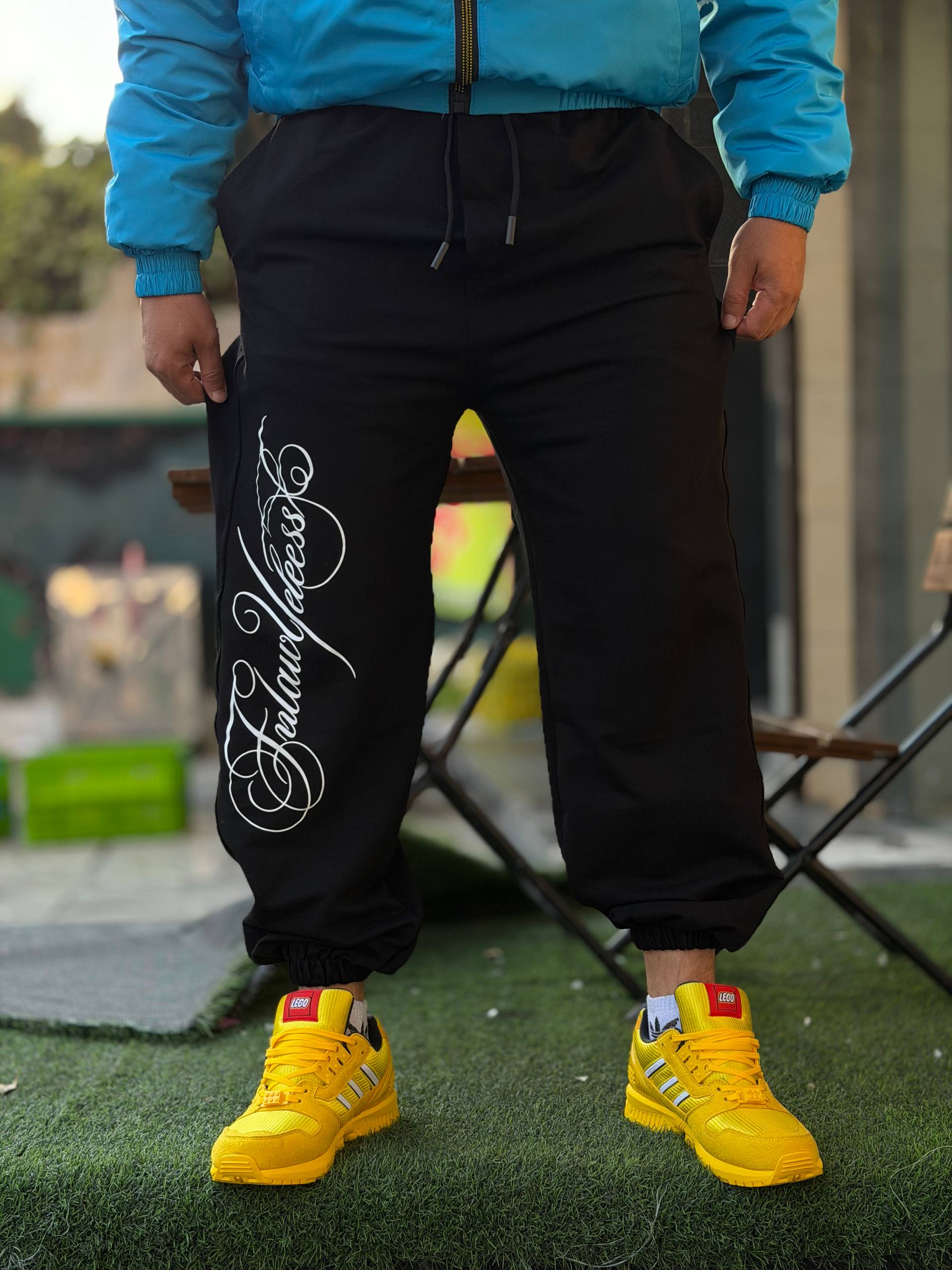شلوار جاگر رنگ مشکی خط سفید